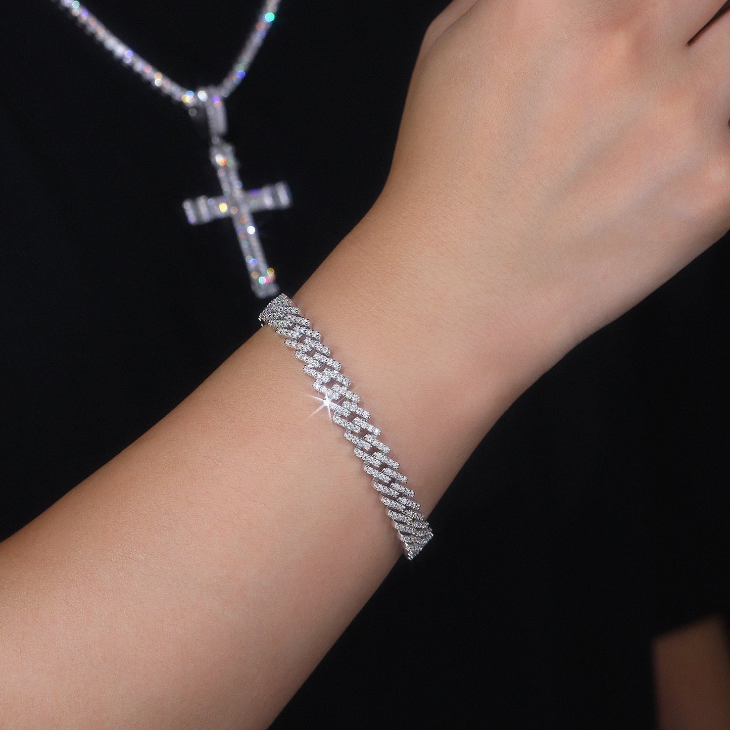 Set With Top-quality Moissanite, This Luxurious And Fashionable Light Luxury Jewelry Silver Bracelet Is Made Of S925 Silver Electroplated With Platinum