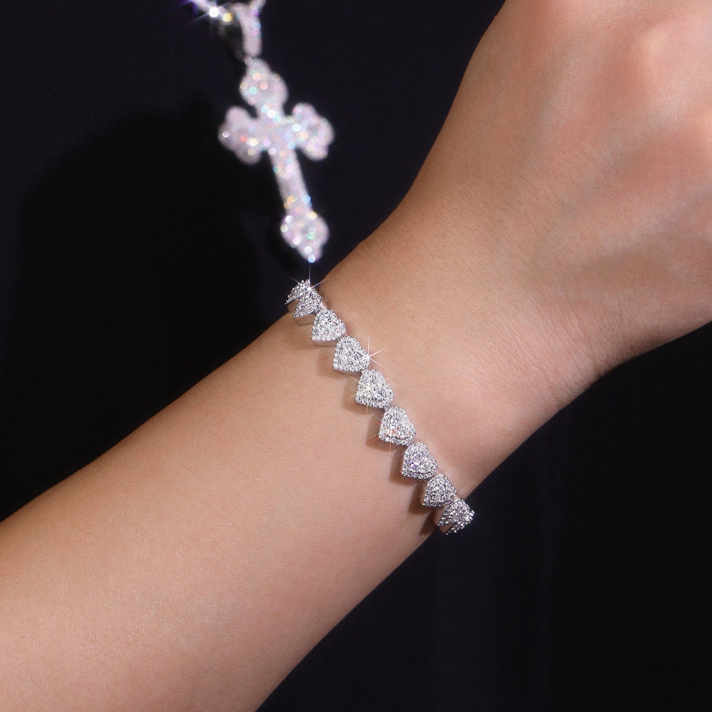 Luxury Silver Bracelet Featuring Top-quality Moissanite, Made Of S925 Silver Electroplated With Platinum.