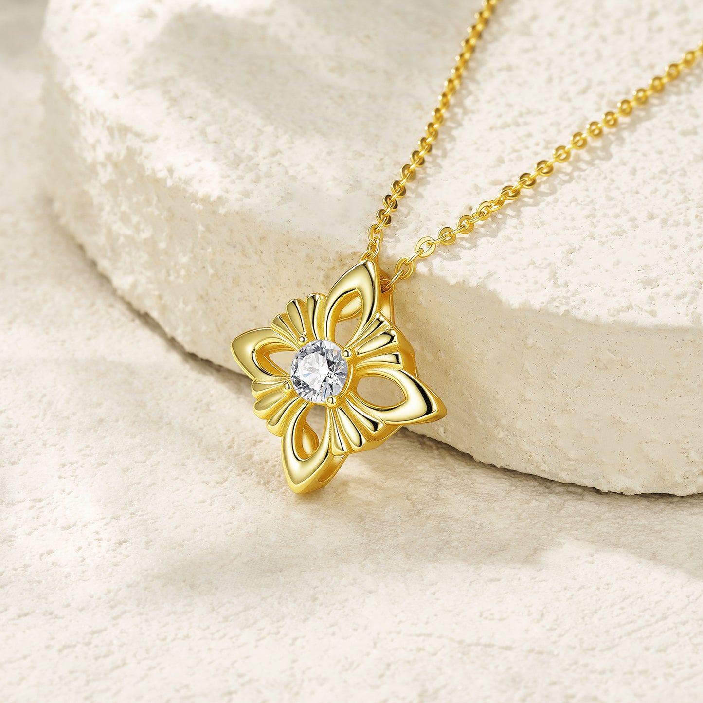 A 0.5-carat  Luxury Silver Pendant Set With Top-quality Moissanite D Color VVS, Made Of S925 Silver-plated Platinum Material.