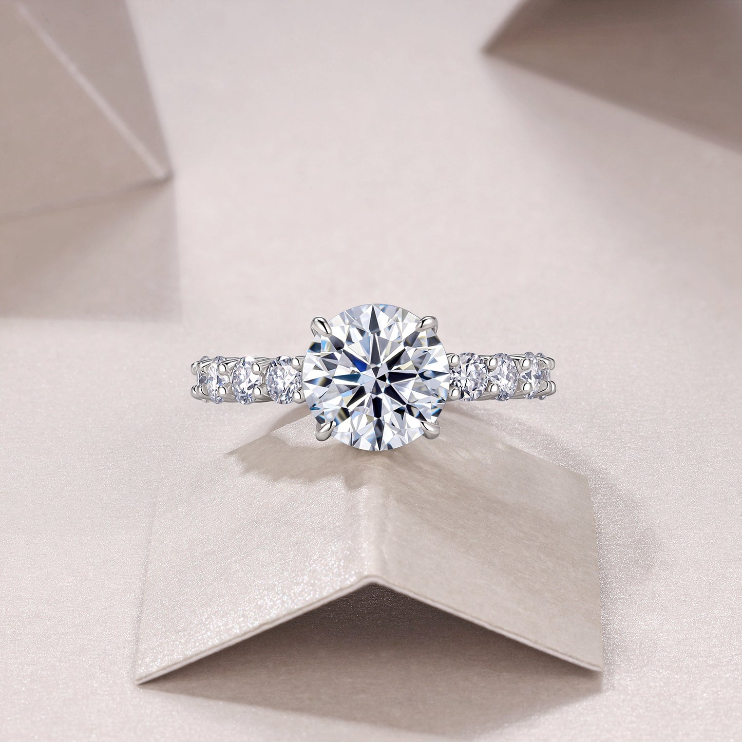 A 3-carat Luxury Silver Ring Set With Top-quality Moissanite D Color VVS, S925 Silver Plated With Platinum