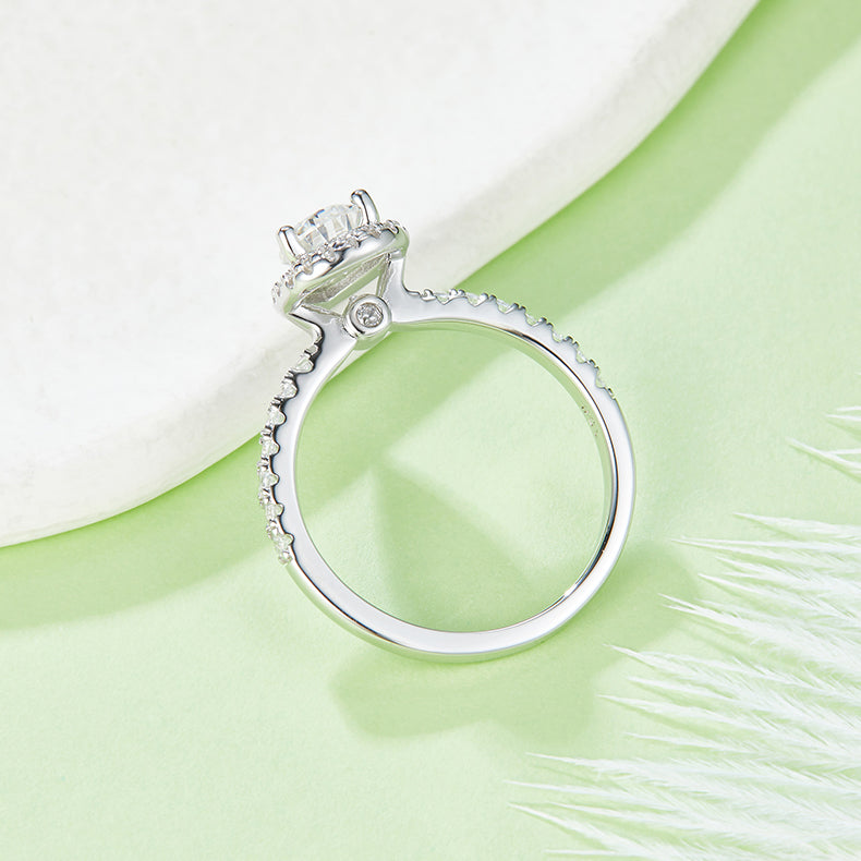 Luxury Silver Ring Pear-shaped Moissanite Set With Top-quality Moissanite D Color VVS , S925 Silver Electroplated With Platinum