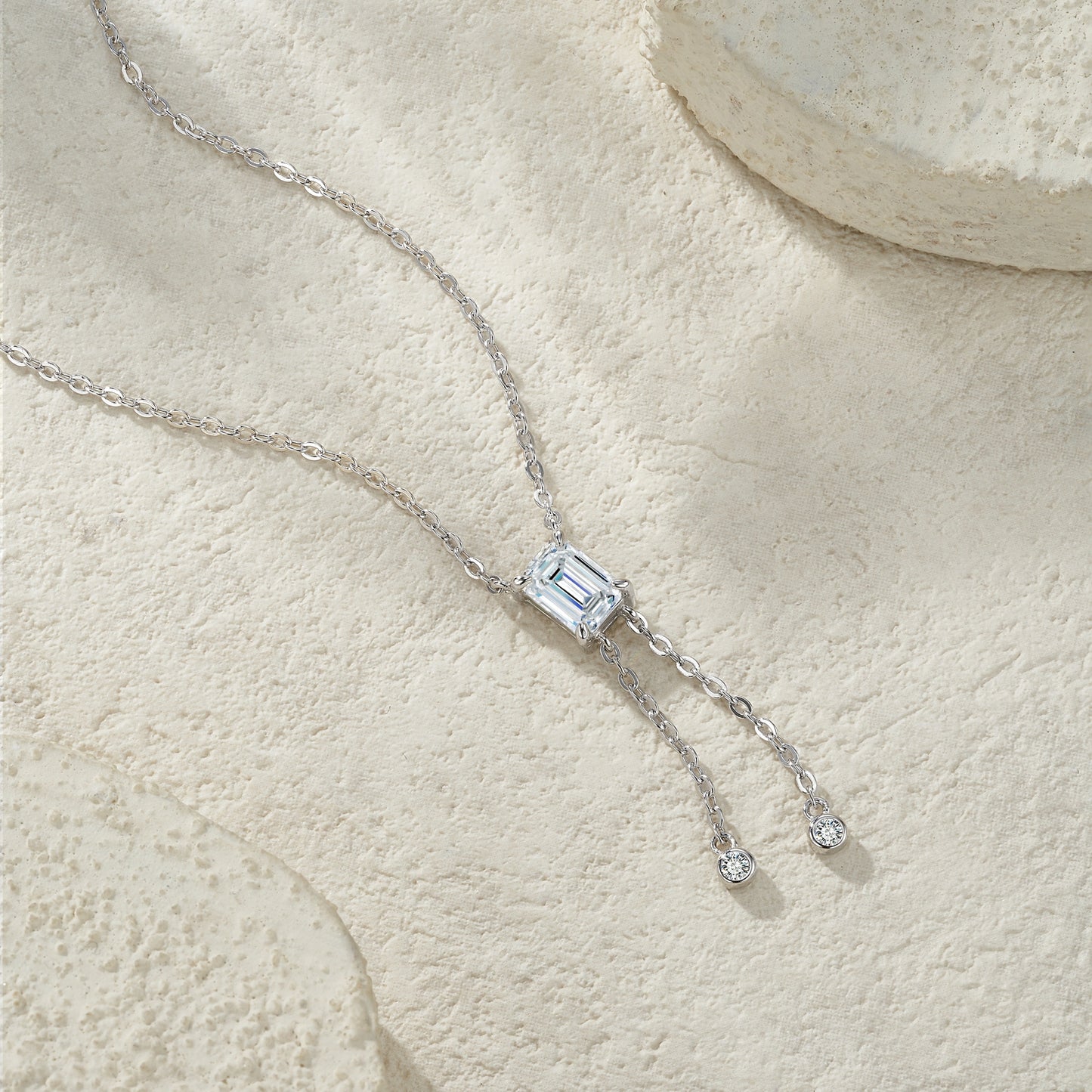 Luxury Silver Necklace Featuring Top-quality Moissanite, Made Of S925 Silver Electroplated With Platinum.