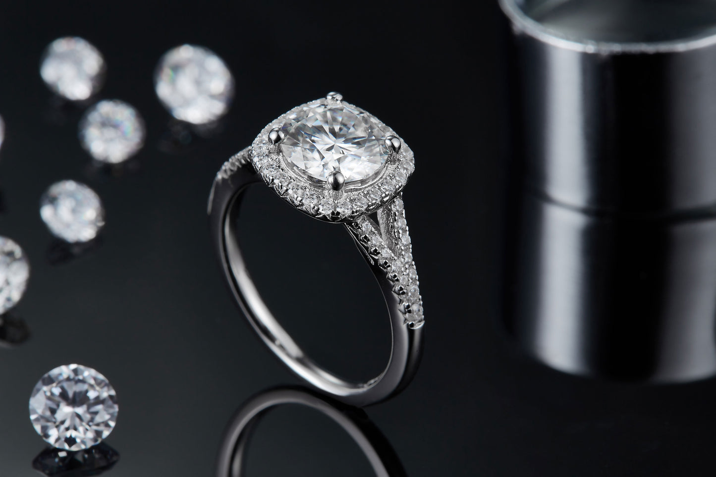 2-carat Luxury  Silver Ring Set With Top-quality Moissanite D Color VVS, S925 Silver Plated With Platinum