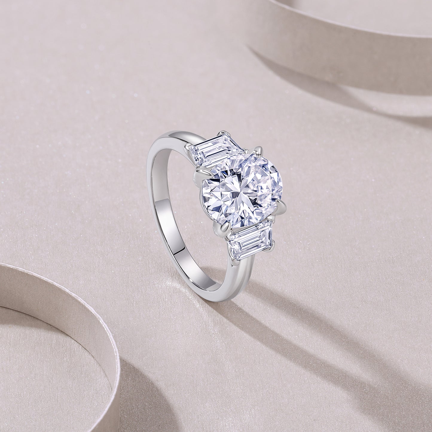 Egg-shaped Moissanite Set With Top-quality Moissanite , Luxury Silver Ring S925 Silver Plated With Platinum