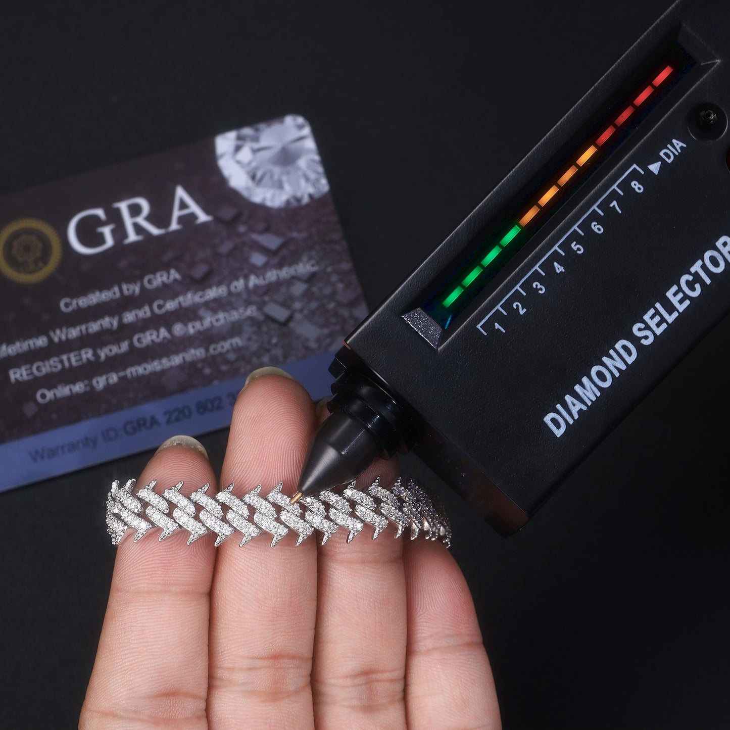 Luxury Silver Bracelet Featuring Top-quality Moissanite, Made Of S925 Silver Electroplated With Platinum.