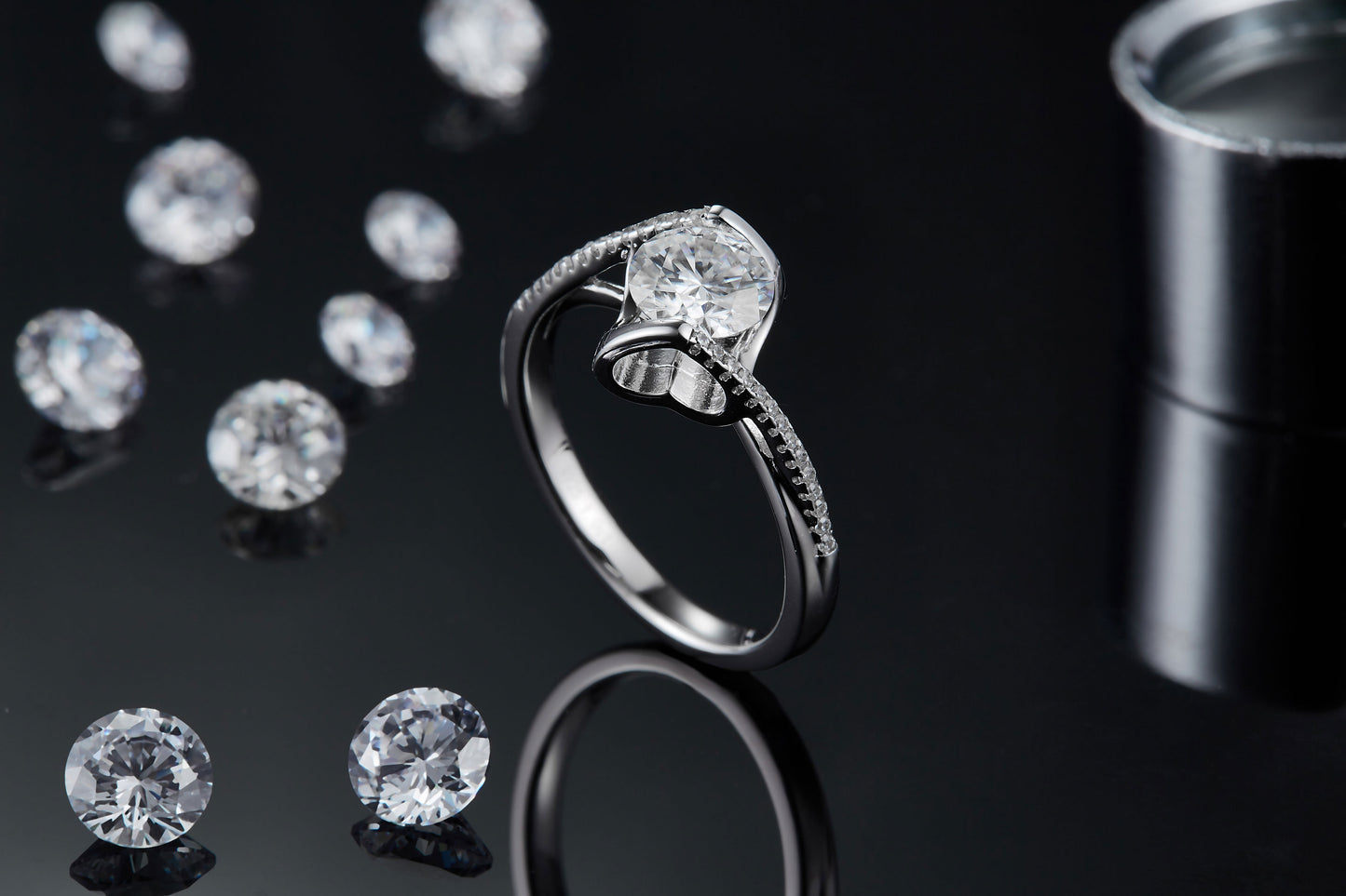 1-carat Silver Ring Featuring A Top-quality Moissanite D Color VVS , Crafted From S925 Silver With A Platinum-plated Finish