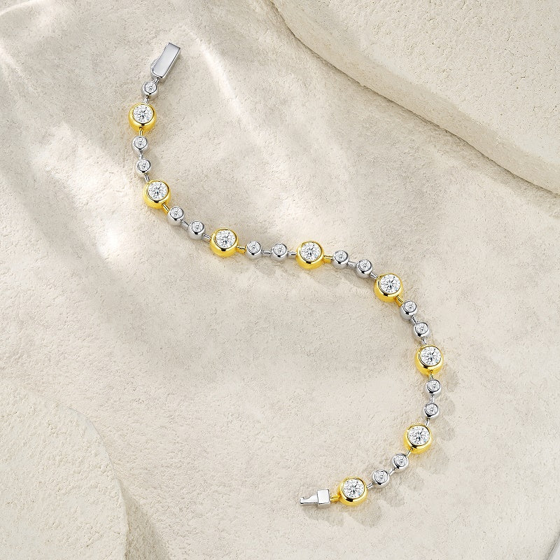 Luxury Silver Bracelet Featuring Top-quality Moissanite, Made Of S925 Silver Electroplated With Platinum.