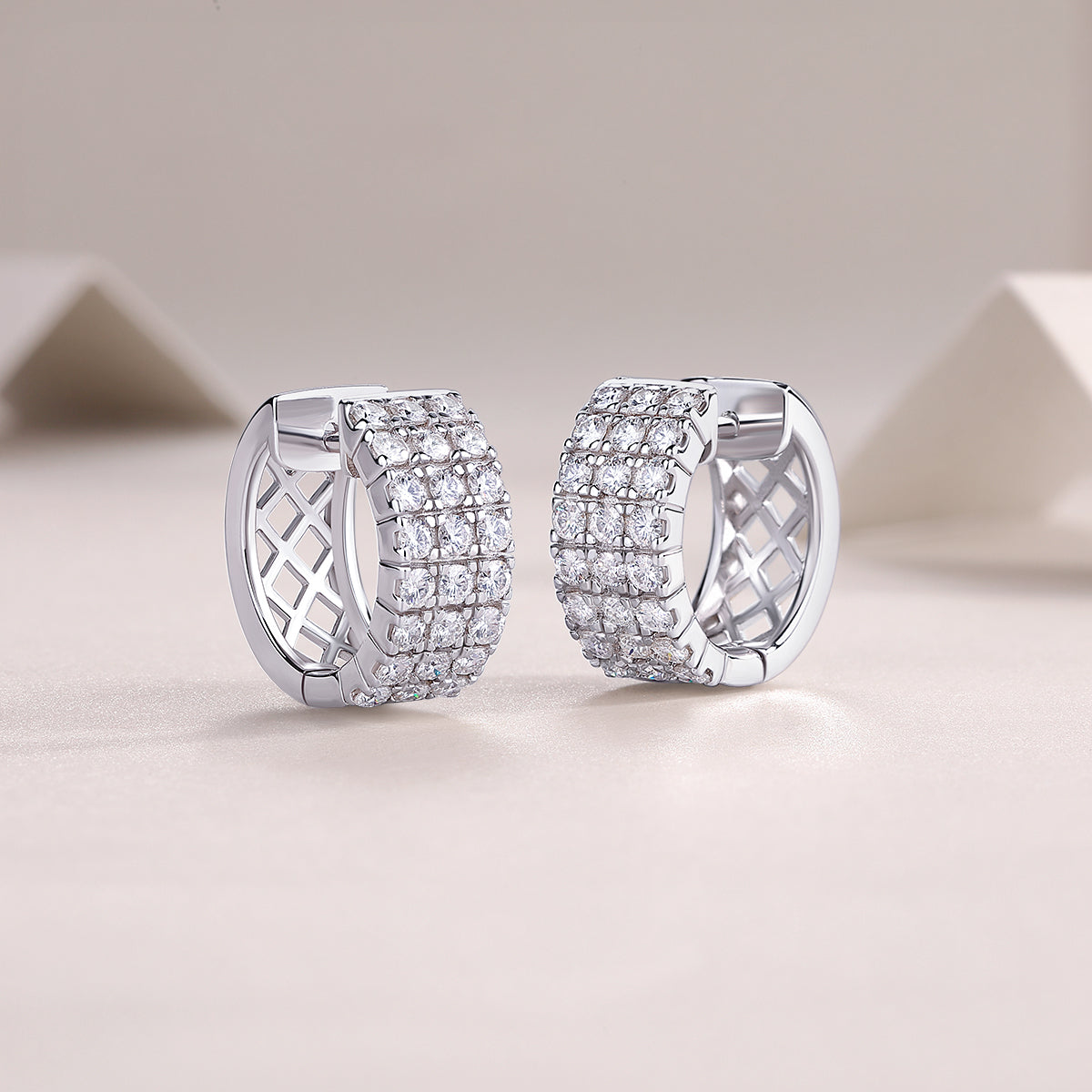 Top-quality Moissanite Luxury Silver Stud Earrings S925 Silver Plated Platinum