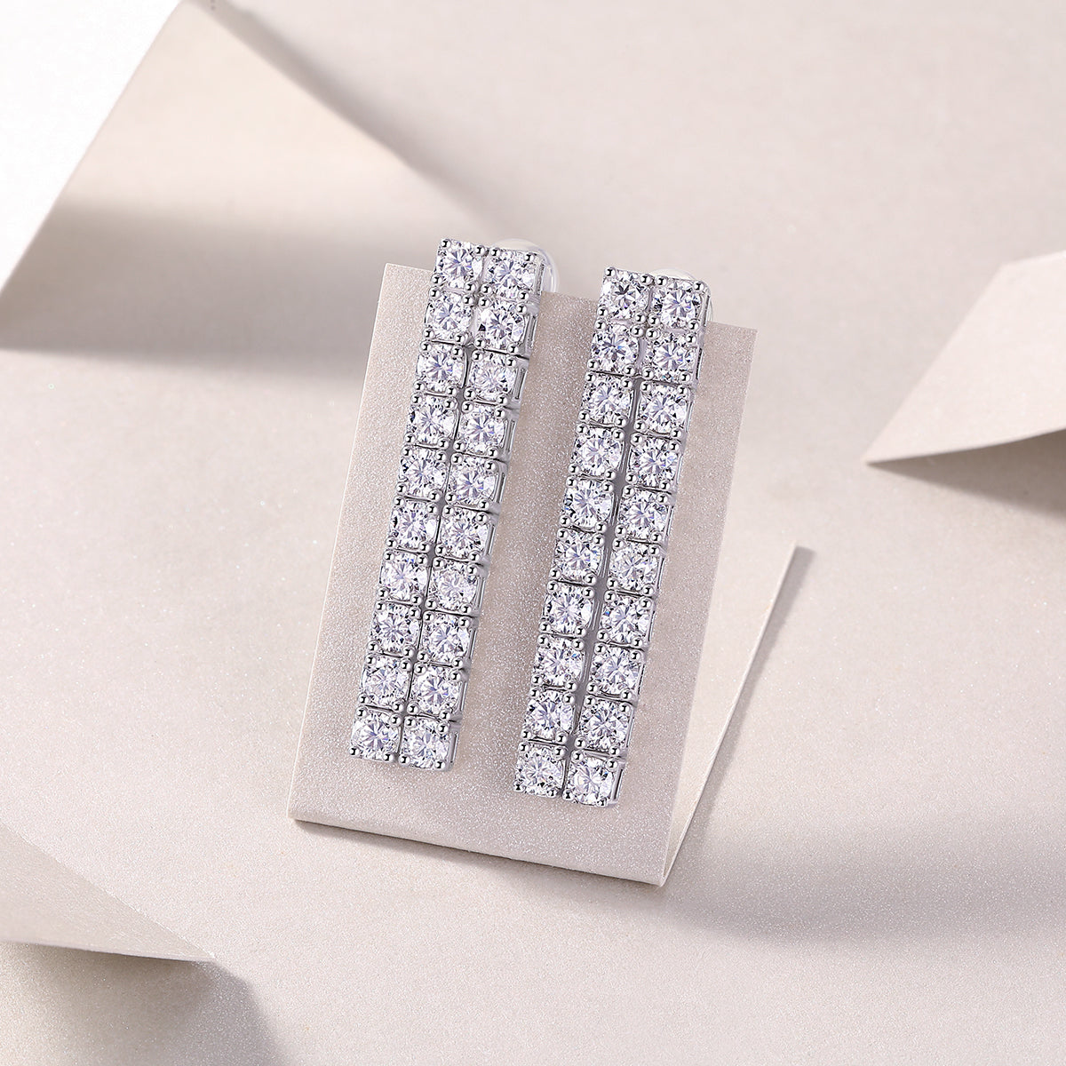 Top-quality Moissanite Luxury Silver Stud Earrings S925 Silver Plated Platinum