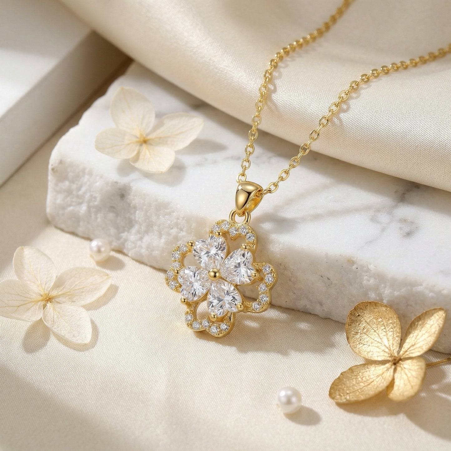 925 Sterling Silver Elegant Four-Leaf Clover Pendant Necklace with Heart-Shaped Crystals