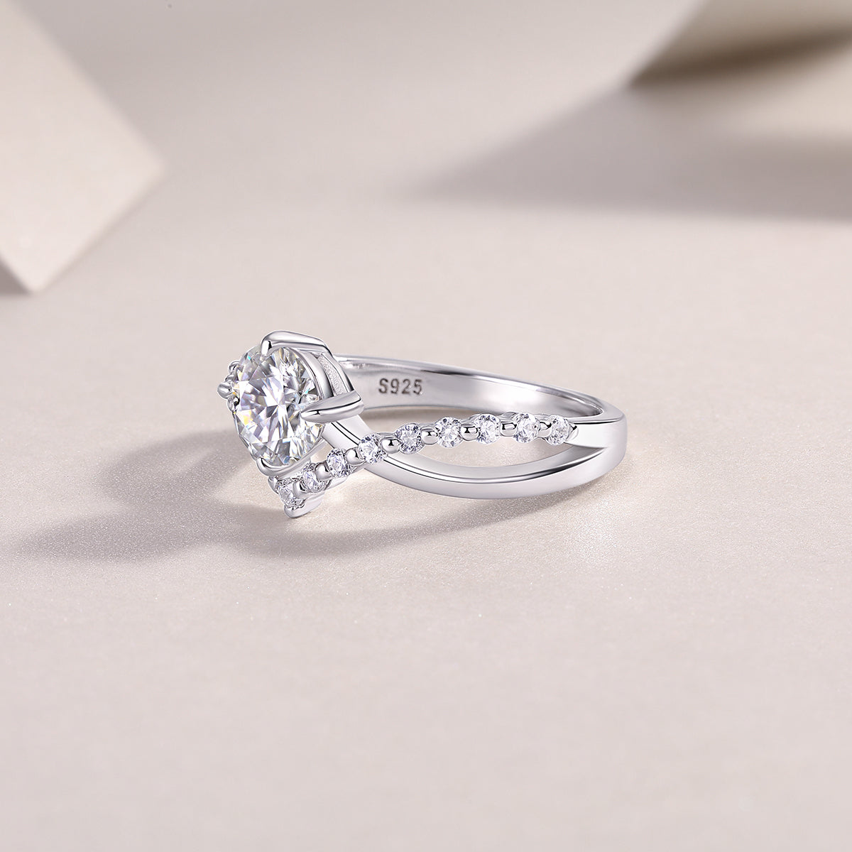 The Crown Of Love - Set With 1-carat Top-quality Moissanite S925 Silver And Platinum-plated Diamond Wedding Ring. The Ring Can Be Inspected With A Diamond Pen