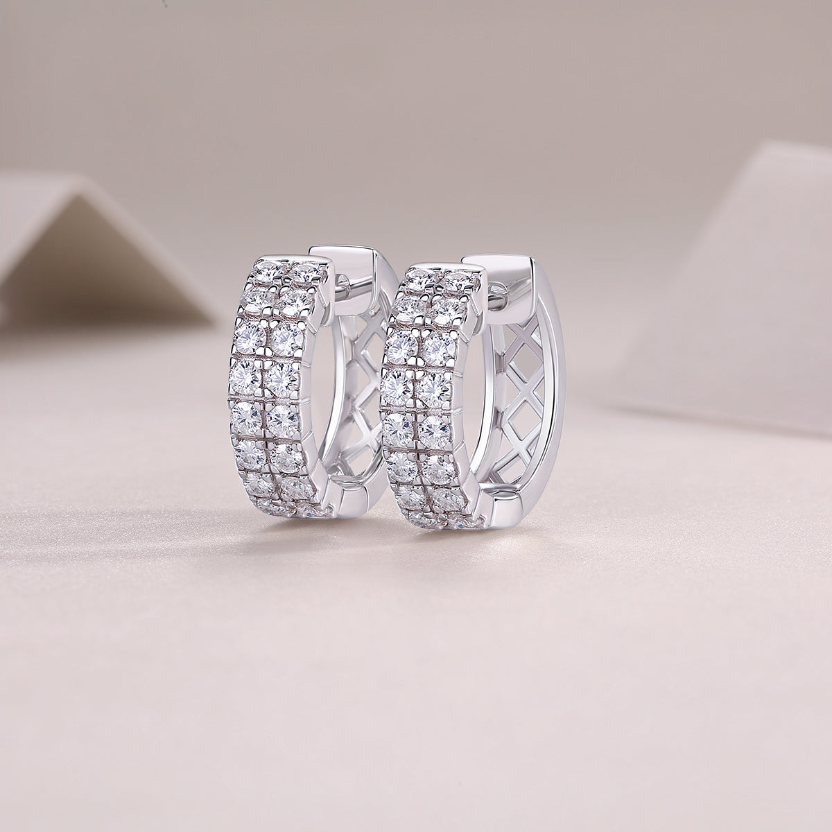 Dynamic - Top-quality Moissanite Luxury Silver Stud Earrings S925, Silver-plated Platinum