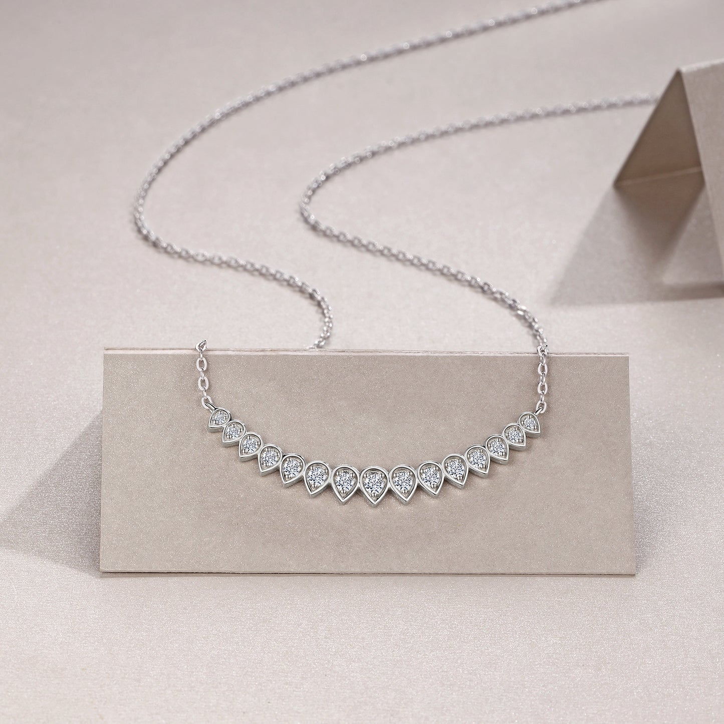 Luxury Silver Necklace Featuring Top-quality Moissanite, Made Of S925 Silver Electroplated With Platinum.