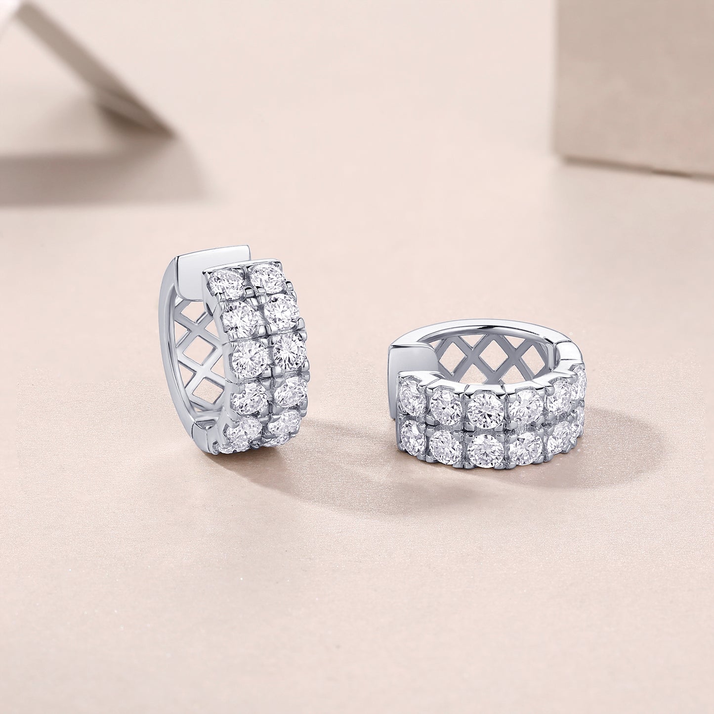 Dynamic - Top-quality Moissanite Luxury Silver Stud Earrings S925, Silver-plated Platinum