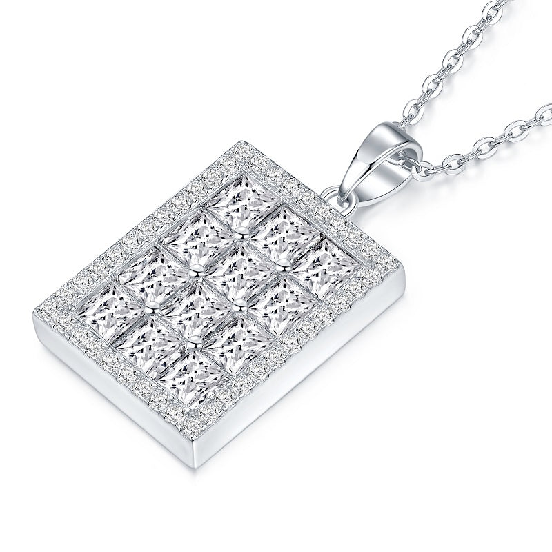 Luxury Silver Necklace Featuring Top-quality Moissanite, Made Of S925 Silver Electroplated With Platinum.