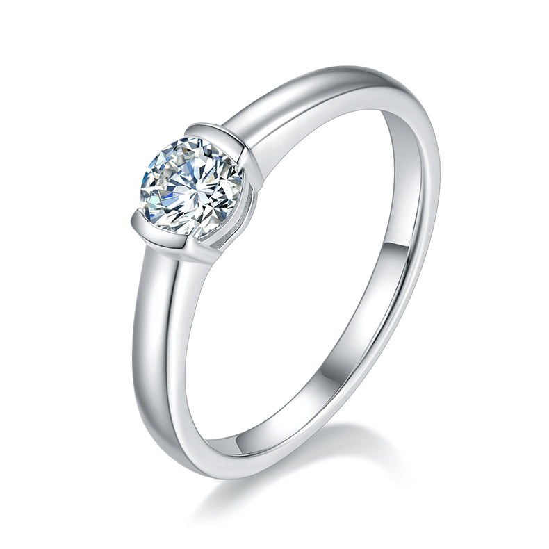 0.5-carat Luxury Silver Ring Set With Top-quality Moissanite, S925 Silver Plated With Platinum