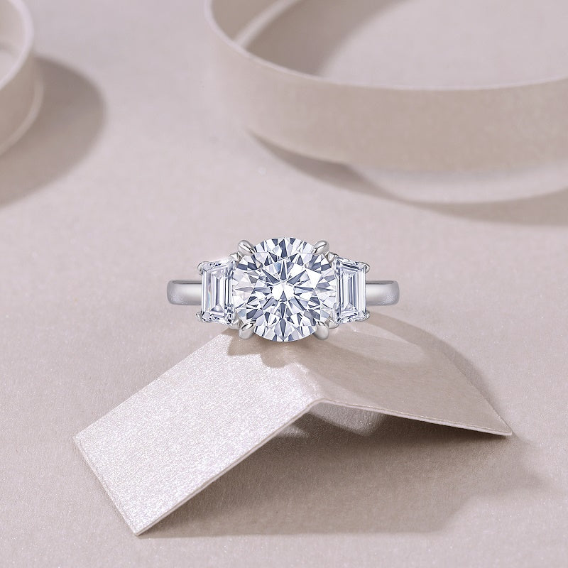 A 3-carat Moissanite Luxury Silver Ring Set With Top-quality Moissanite D Color VVS, S925 Silver Plated With Platinum