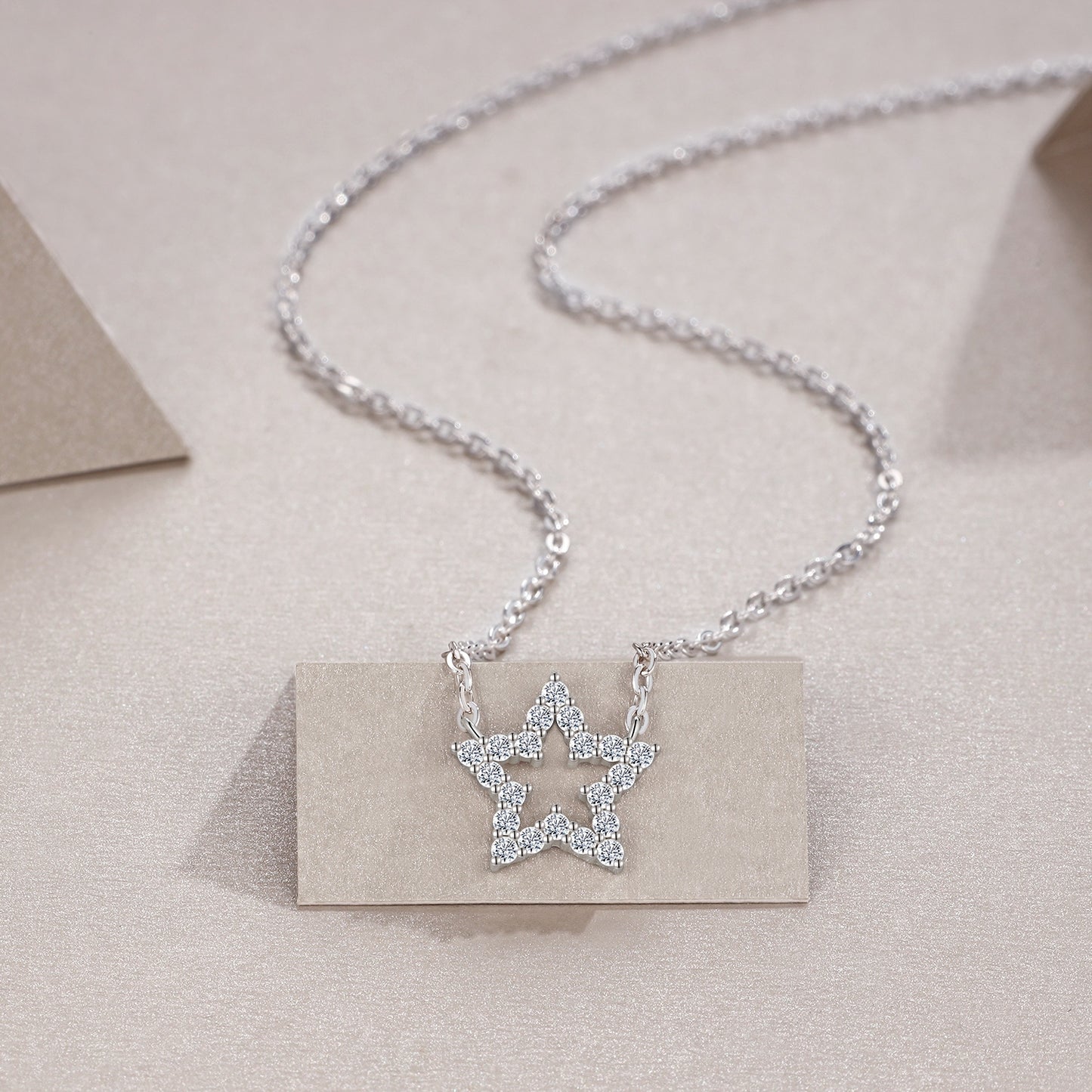 Luxury Silver Necklace Featuring Top-quality Moissanite, Made Of S925 Silver Electroplated With Platinum.