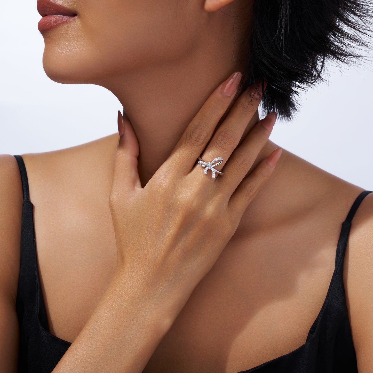 Luxury Silver Ring Featuring Top-quality Moissanite, Made Of S925 Silver Electroplated With Platinum.