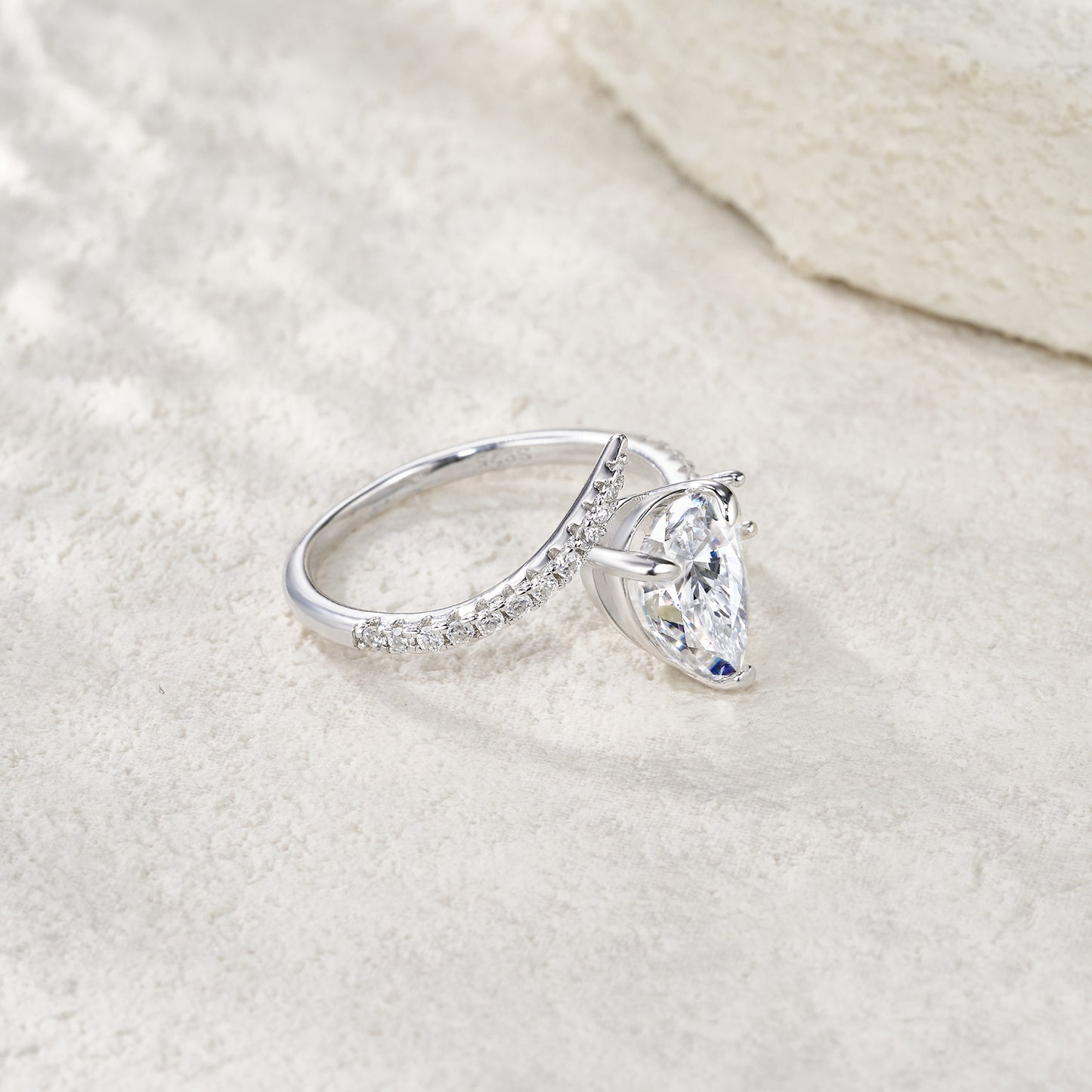 Luxury Silver Ring Set With Top-quality Moissanite D Color VVS ,  Made Of S925 Silver With Electroplated Platinum.