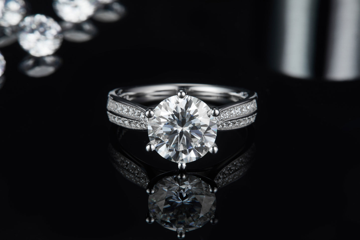 A 3-carat Luxury Silver Ring Set With Top-quality Moissanite D Color VVS, S925 Silver Plated With Platinum
