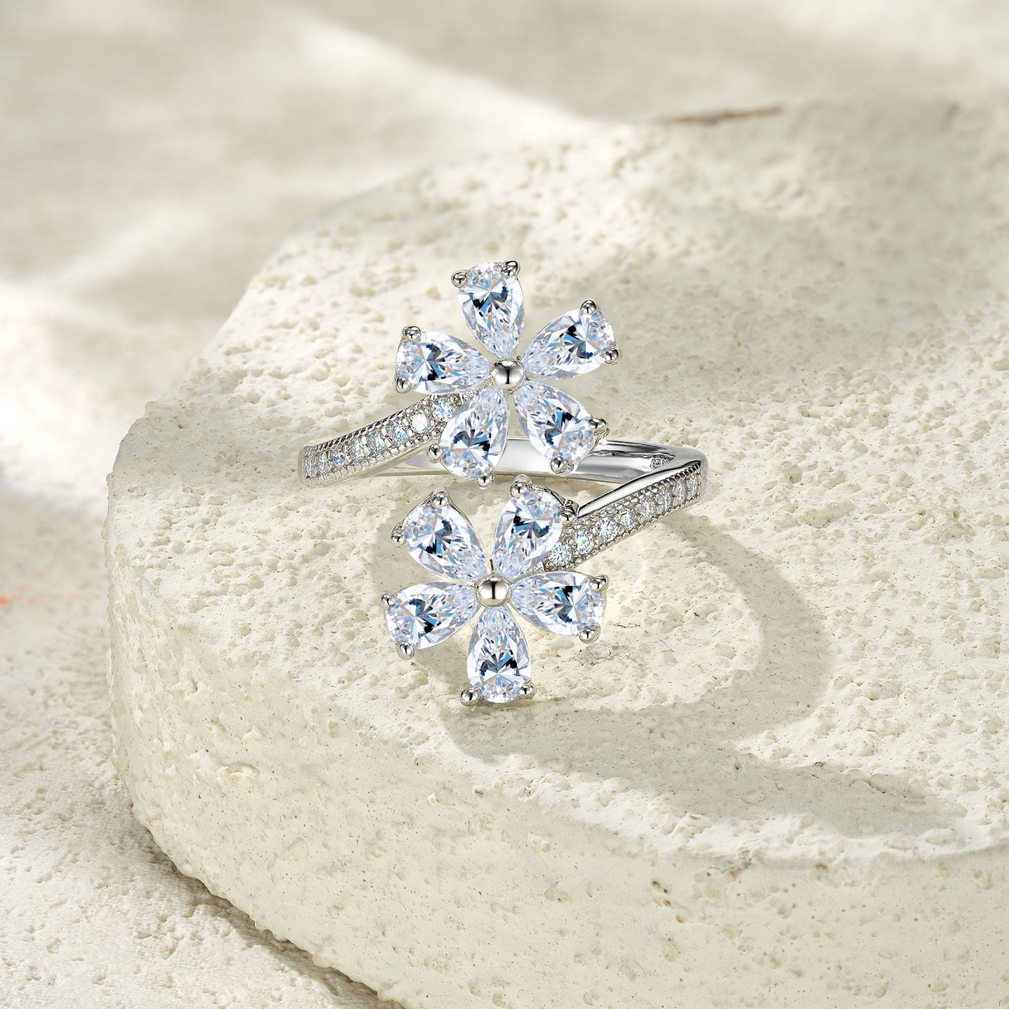 Luxury Silver Ring Set With Top-quality Moissanite, Crafted From S925 Silver With A Platinum-plated Finish