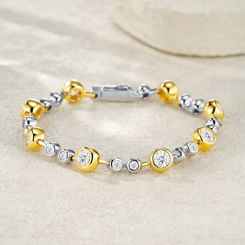 Luxury Silver Bracelet Featuring Top-quality Moissanite, Made Of S925 Silver Electroplated With Platinum.