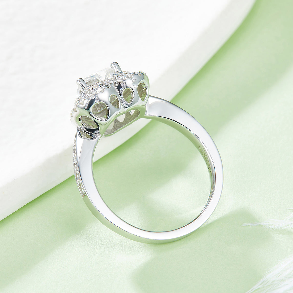 Luxury Silver Ring Heart-shaped Moissanite Set With Top-quality Moissanite , S925 Silver-plated Platinum