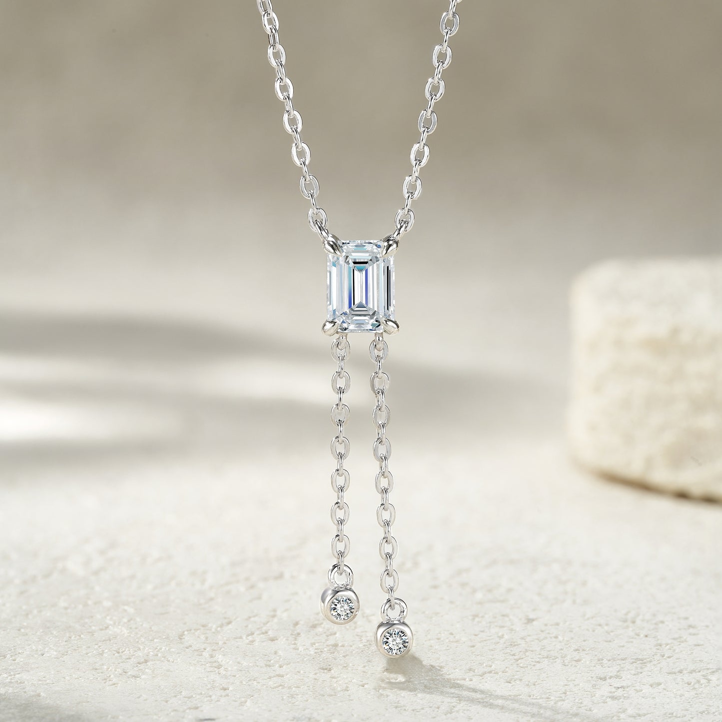 Luxury Silver Necklace Featuring Top-quality Moissanite, Made Of S925 Silver Electroplated With Platinum.
