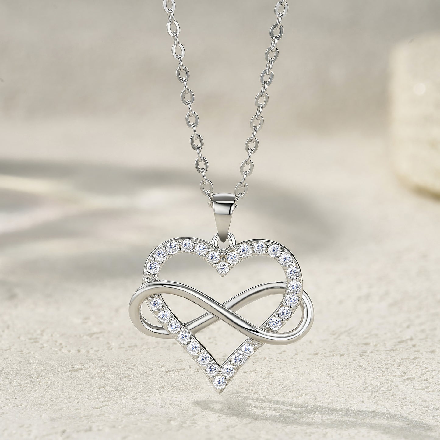 Luxury Silver Necklace Featuring Top-quality Moissanite, Made Of S925 Silver Electroplated With Platinum.