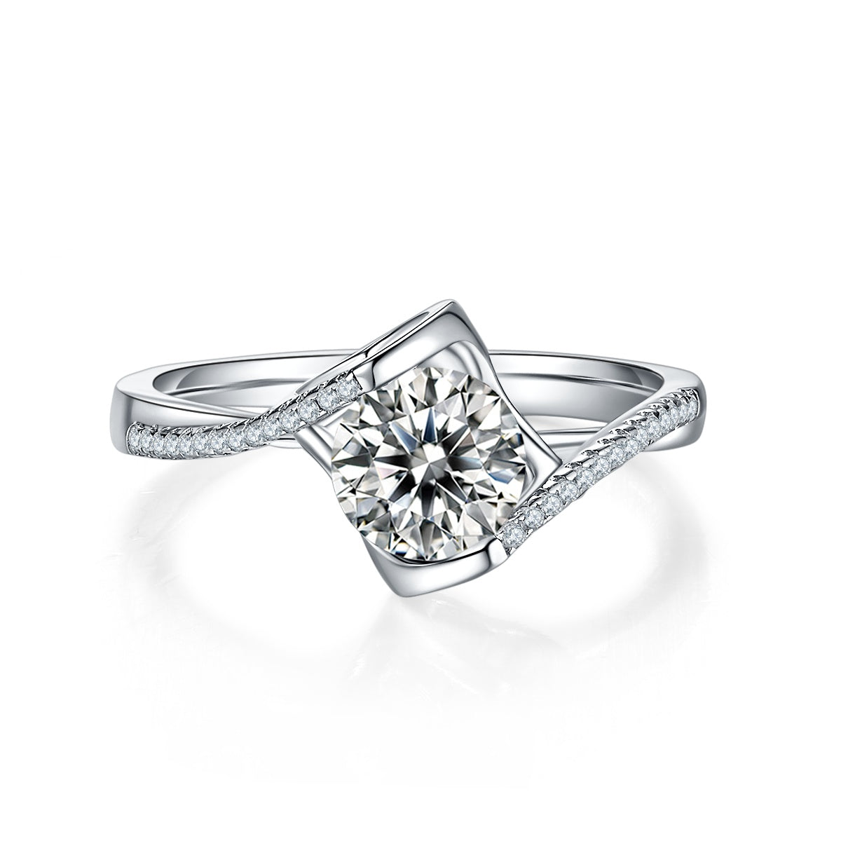 1-carat Silver Ring Featuring A Top-quality Moissanite D Color VVS , Crafted From S925 Silver With A Platinum-plated Finish