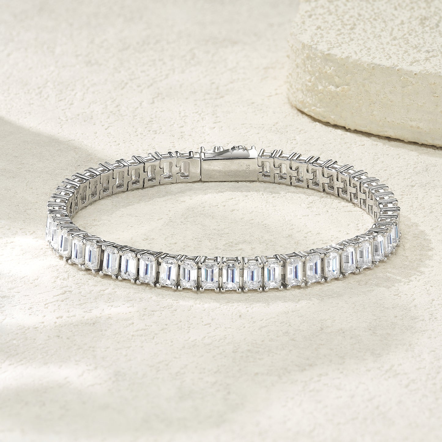 Luxury Silver Bracelet Featuring Top-quality Moissanite D Color VVS, Made Of S925 Silver Electroplated With Platinum.