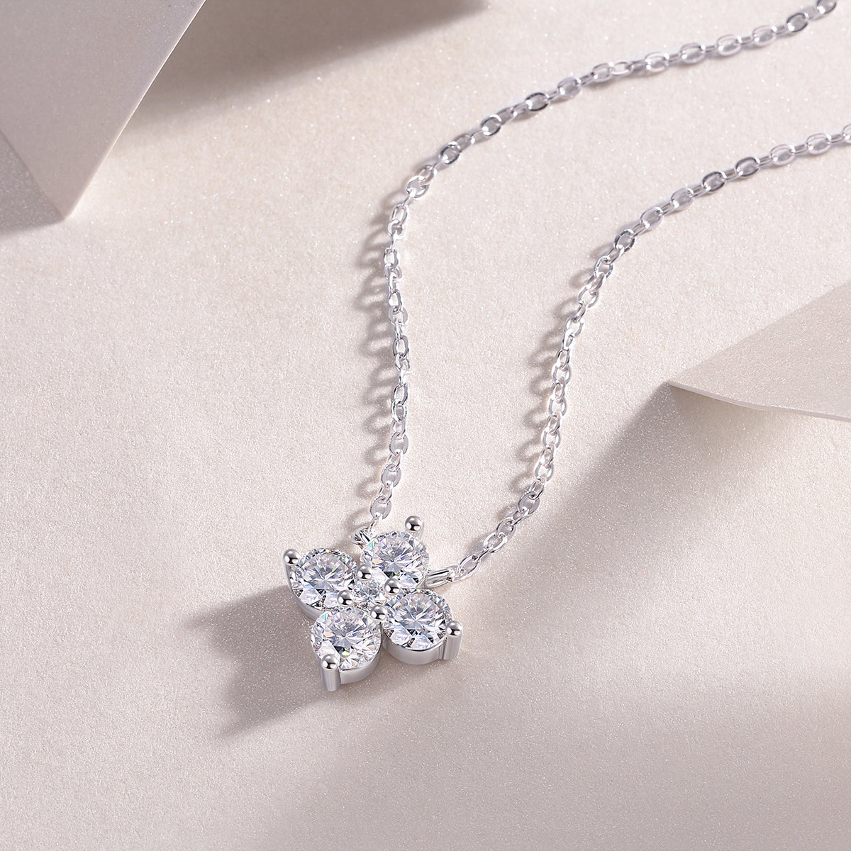 Lucky Four-Leaf Clover - Light Luxury Jewelry Pendant Necklace Set With Top-quality Moissanite, S925 Silver Plated Platinum