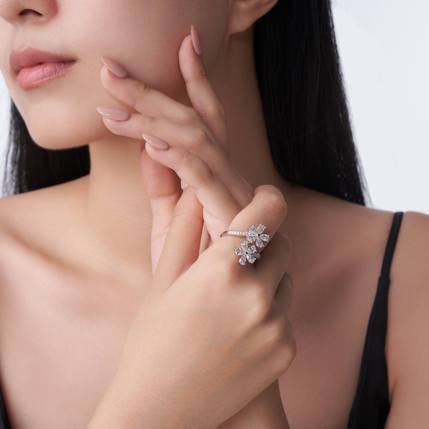 Luxury Silver Ring Set With Top-quality Moissanite, Crafted From S925 Silver With A Platinum-plated Finish