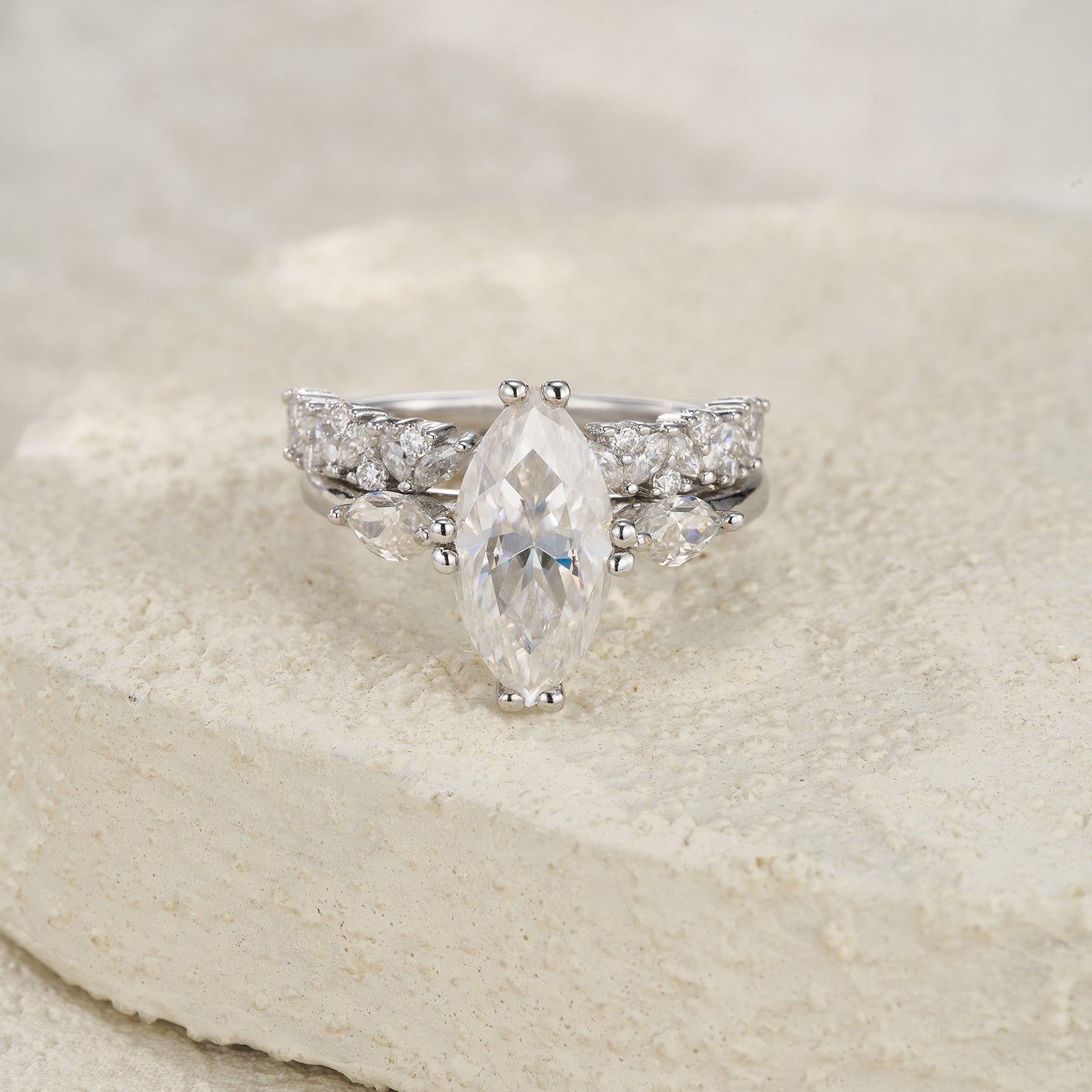 Luxury Silver Ring Set With Top-quality Moissanite D Color VVS , Made Of S925 Silver With Electroplated Platinum.