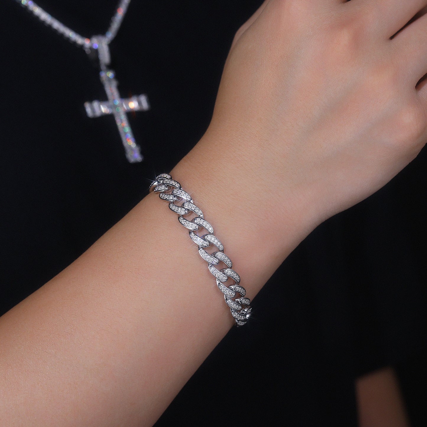 Set With Top-quality Moissanite, This Luxurious And Fashionable Light Luxury Jewelry Silver Bracelet Is Made Of S925 Silver Electroplated With Platinum