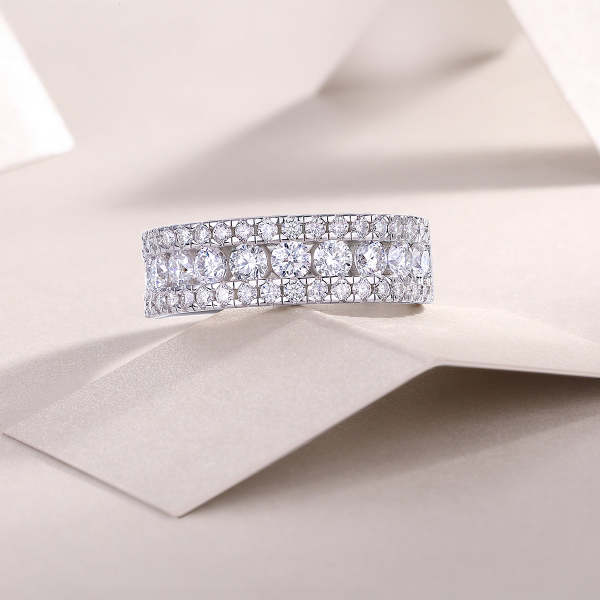A Luxurious And Fashionable Light Luxury Jewelry Silver Ring Set With Top-quality Moissanite, S925 Silver Plated With Platinum