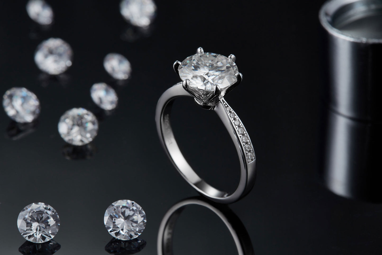 A 3-carat Luxury Silver Ring Set With Top-quality Moissanite D Color VVS , S925 Silver Plated With Platinum
