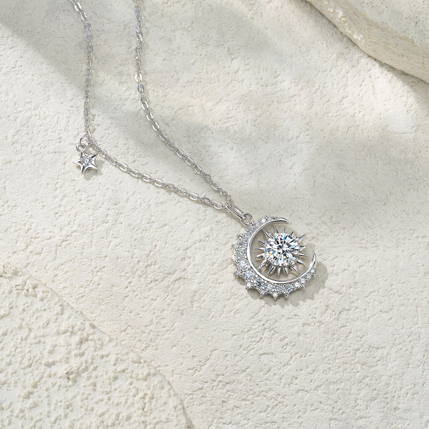 Luxury Silver Necklace Featuring Top-quality Moissanite, Made Of S925 Silver Electroplated With Platinum.