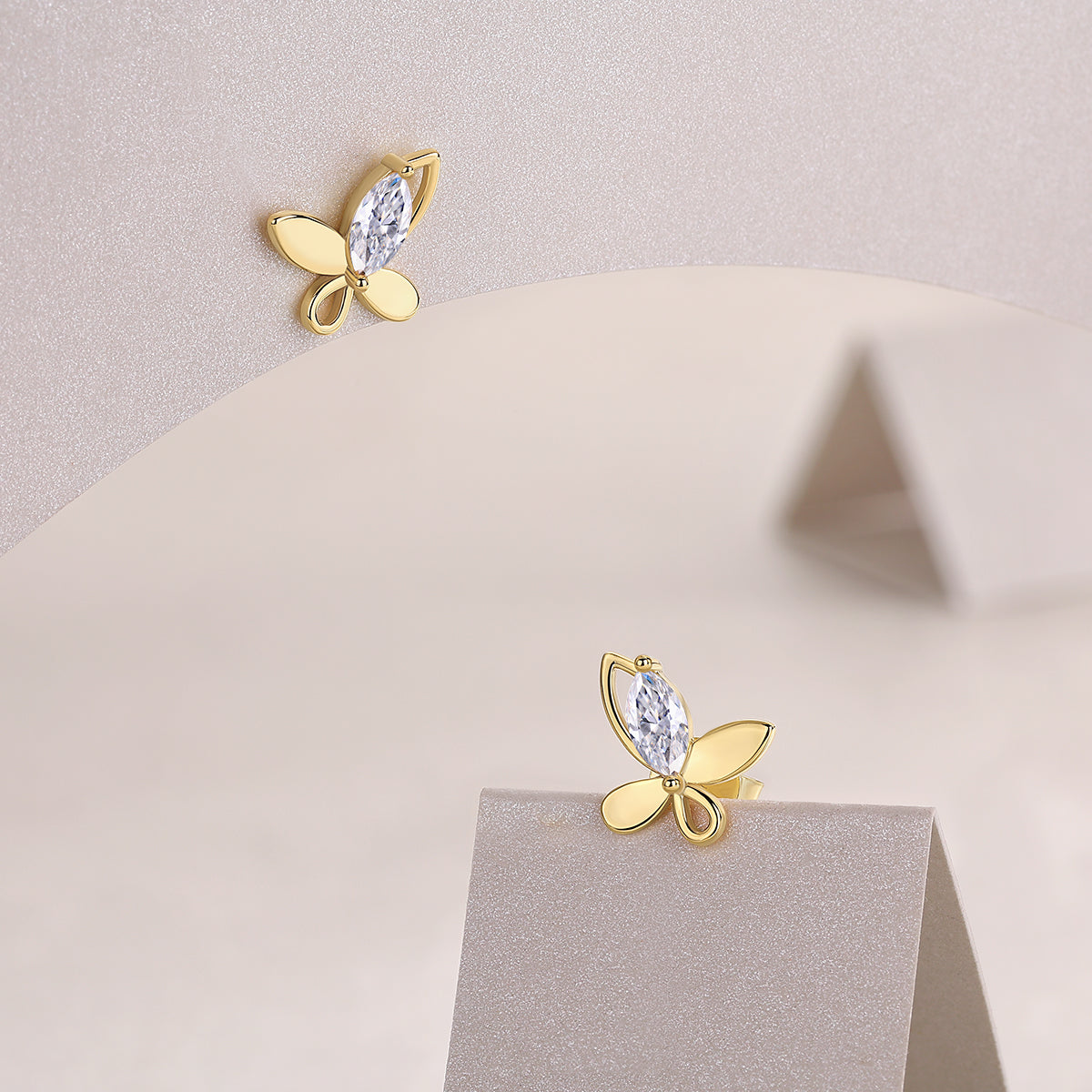 Chasing Dreams Four-Leaf Clover - Luxury Stud Earrings Set With Top-quality Moissanite, S925 Silver Electroplated Gold