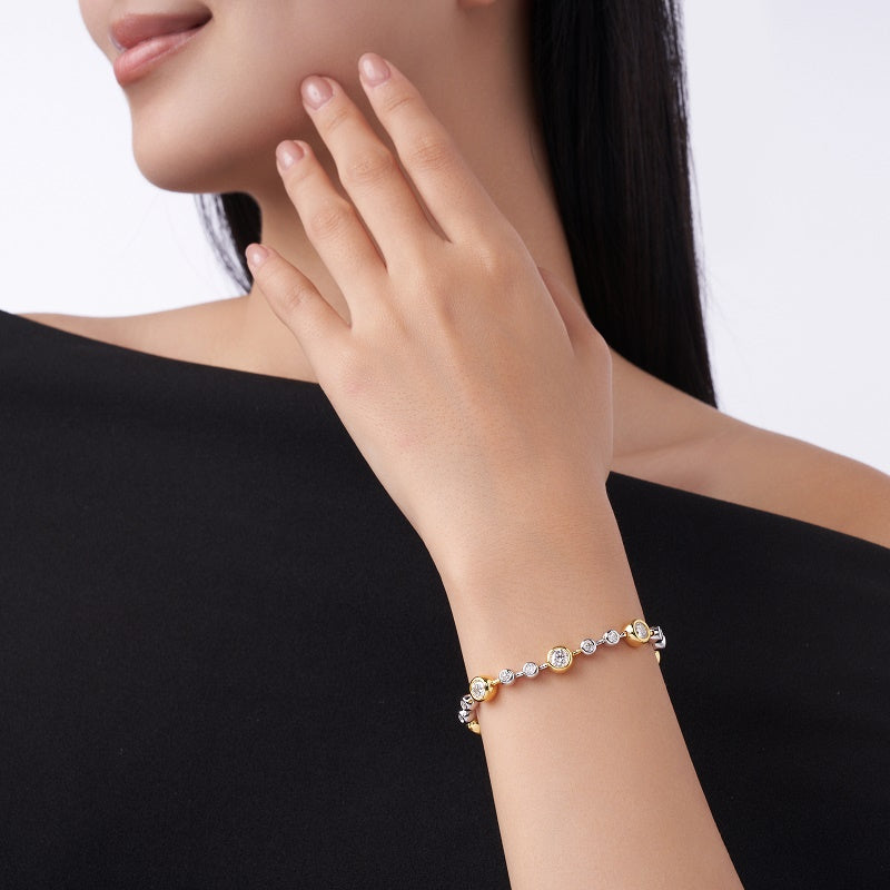 Luxury Silver Bracelet Featuring Top-quality Moissanite, Made Of S925 Silver Electroplated With Platinum.