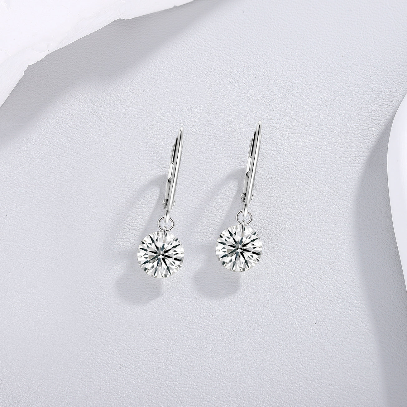 Top-quality Moissanite Luxury Silver Stud Earrings S925 Silver Plated Platinum