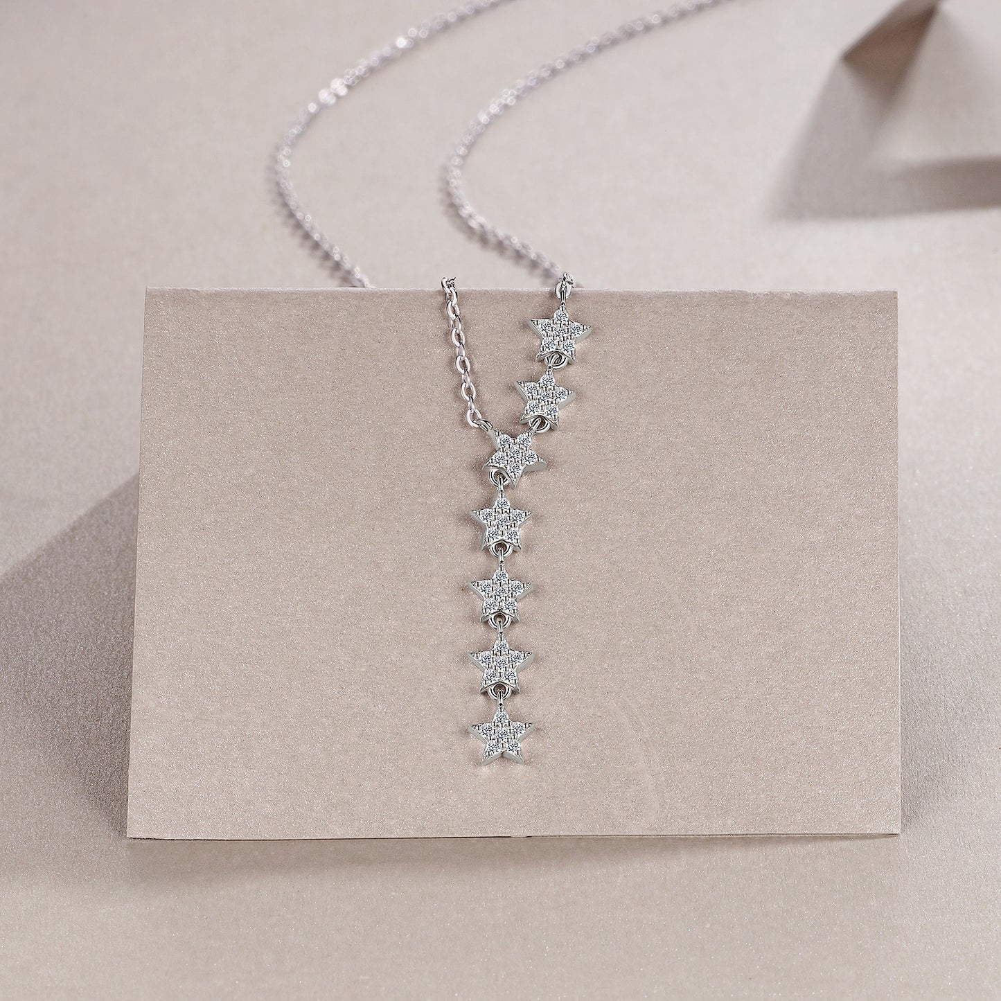 Luxury Silver Necklace Featuring Top-quality Moissanite, Made Of S925 Silver Electroplated With Platinum.