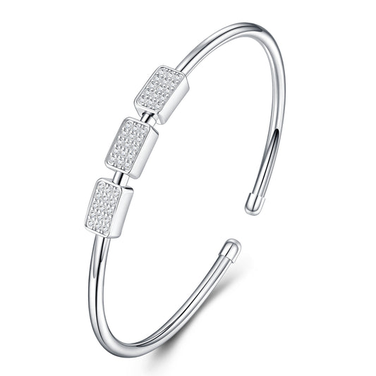 Luxury Silver Bracelet Featuring Top-quality Moissanite, Made Of S925 Silver Electroplated With Platinum.