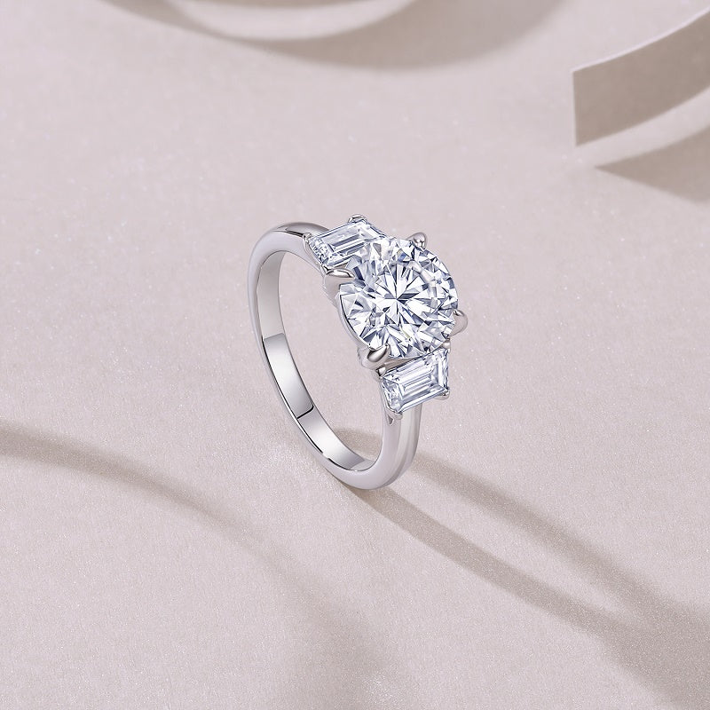 A 3-carat Moissanite Luxury Silver Ring Set With Top-quality Moissanite D Color VVS, S925 Silver Plated With Platinum