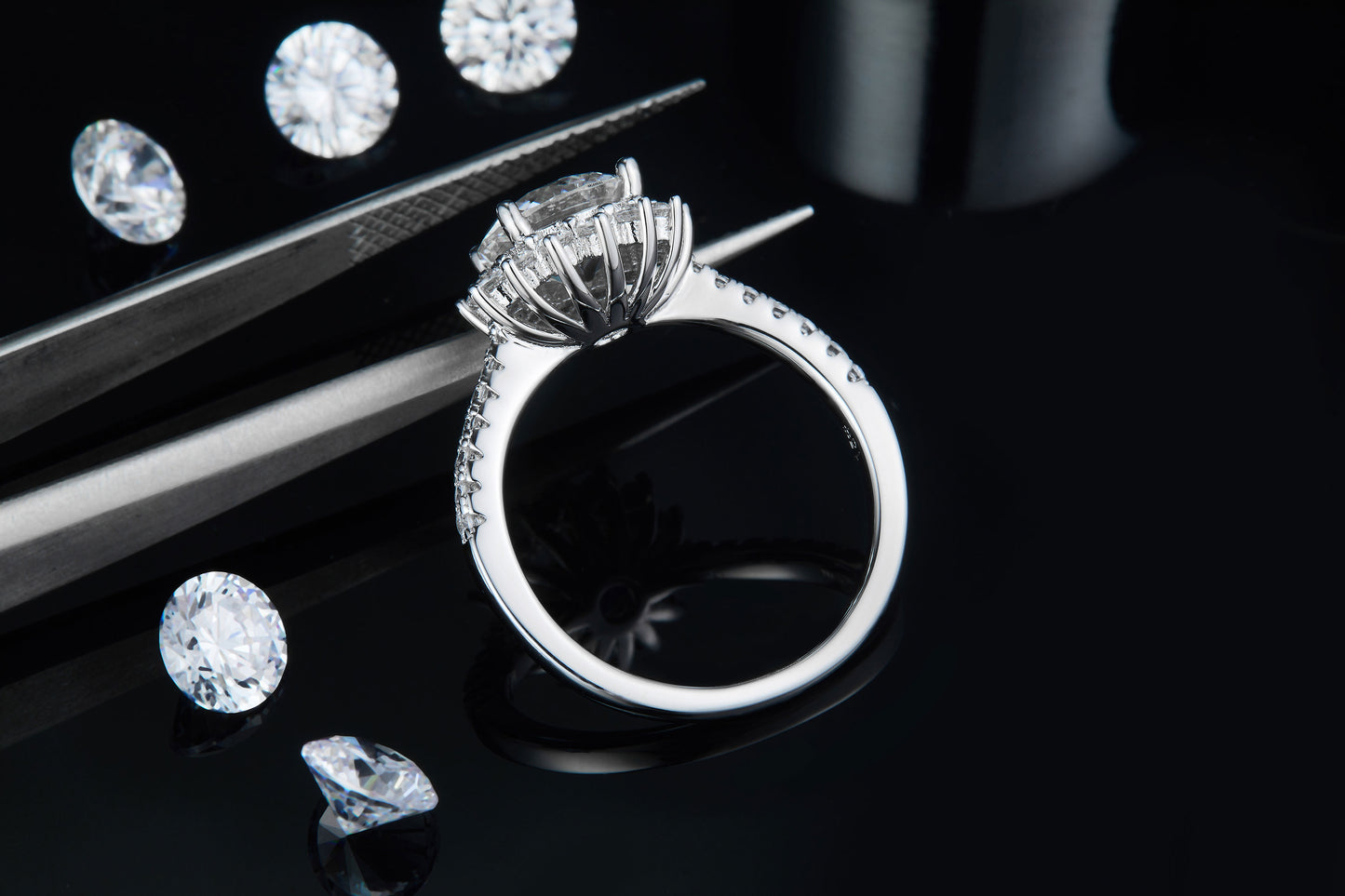 2-carat Luxury Silver Ring Set With Top-quality Moissanite D Color VVS, S925 Silver Plated With Platinum