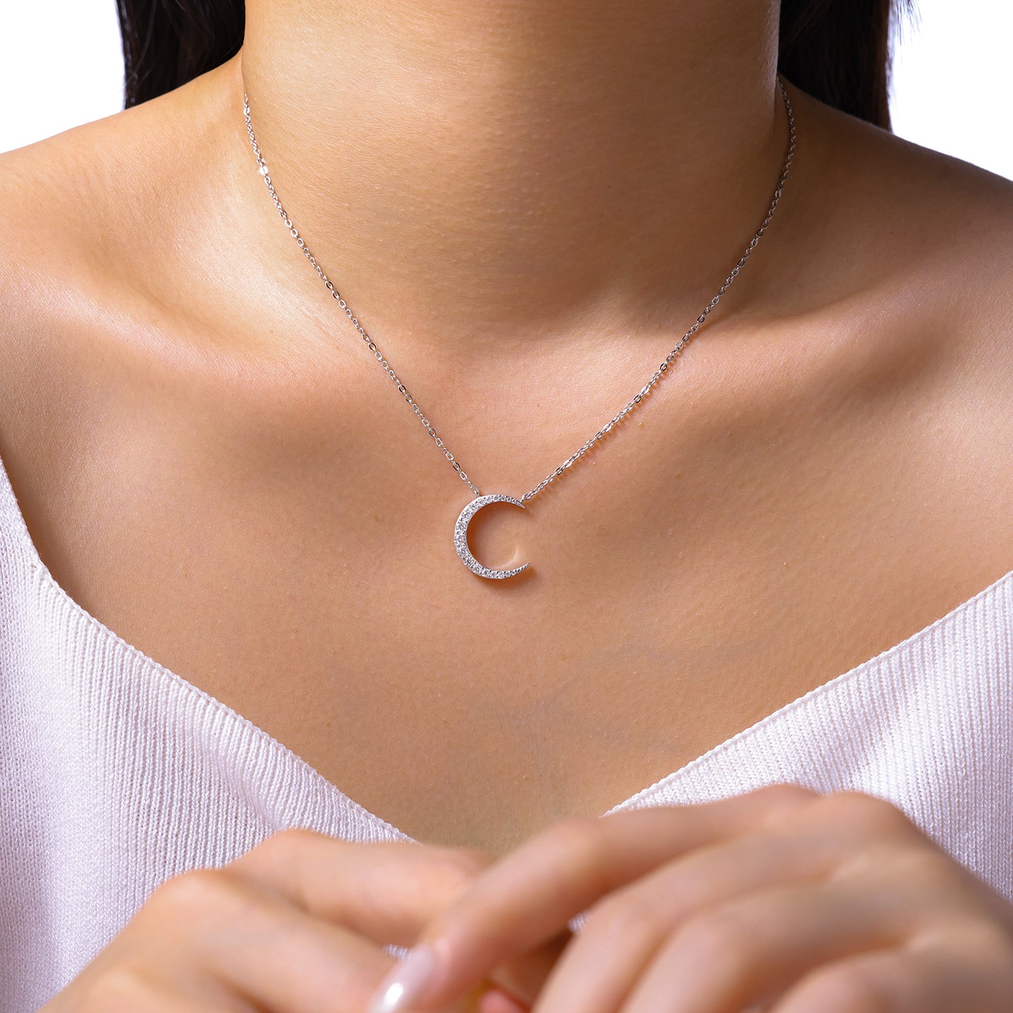 Luxury Silver Necklace Featuring Top-quality Moissanite, Made Of S925 Silver Electroplated With Platinum.
