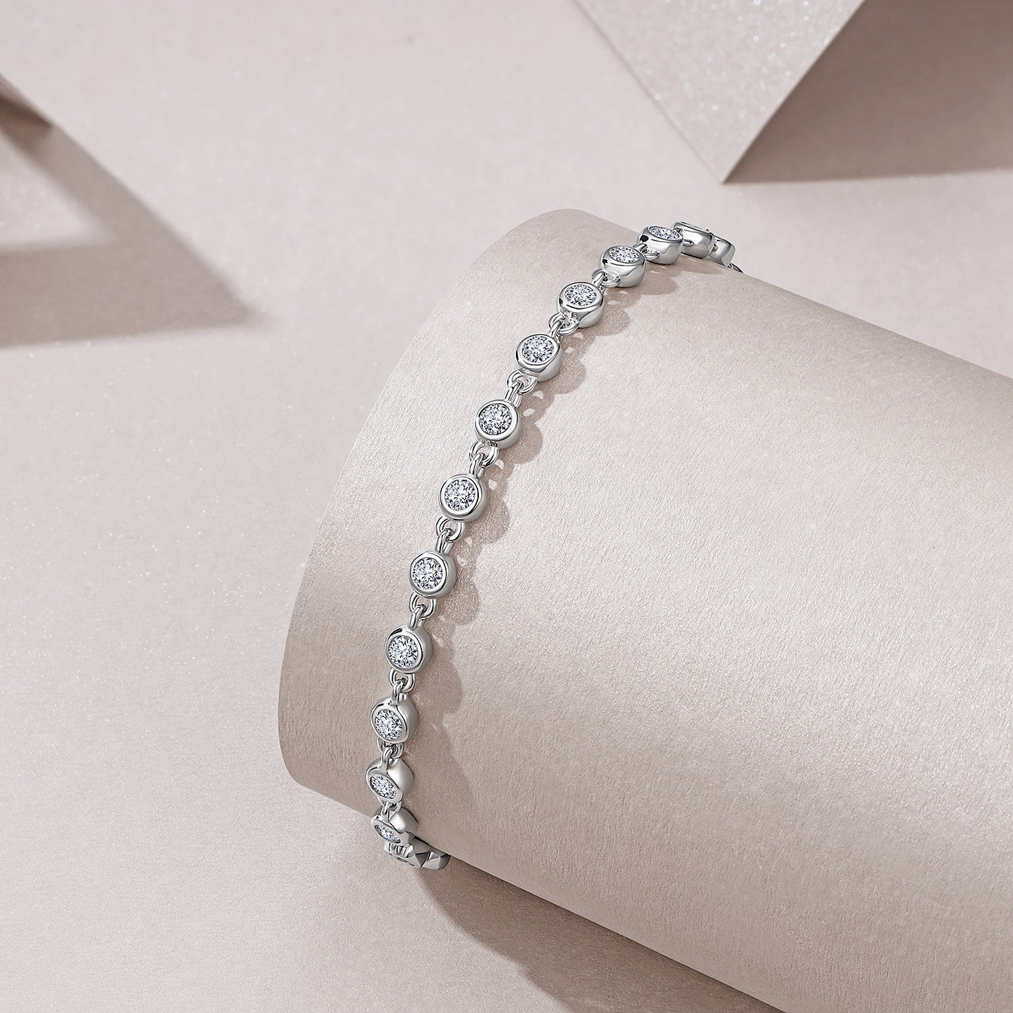 Luxury Silver Bracelet Featuring Top-quality Moissanite, Made Of S925 Silver Electroplated With Platinum.