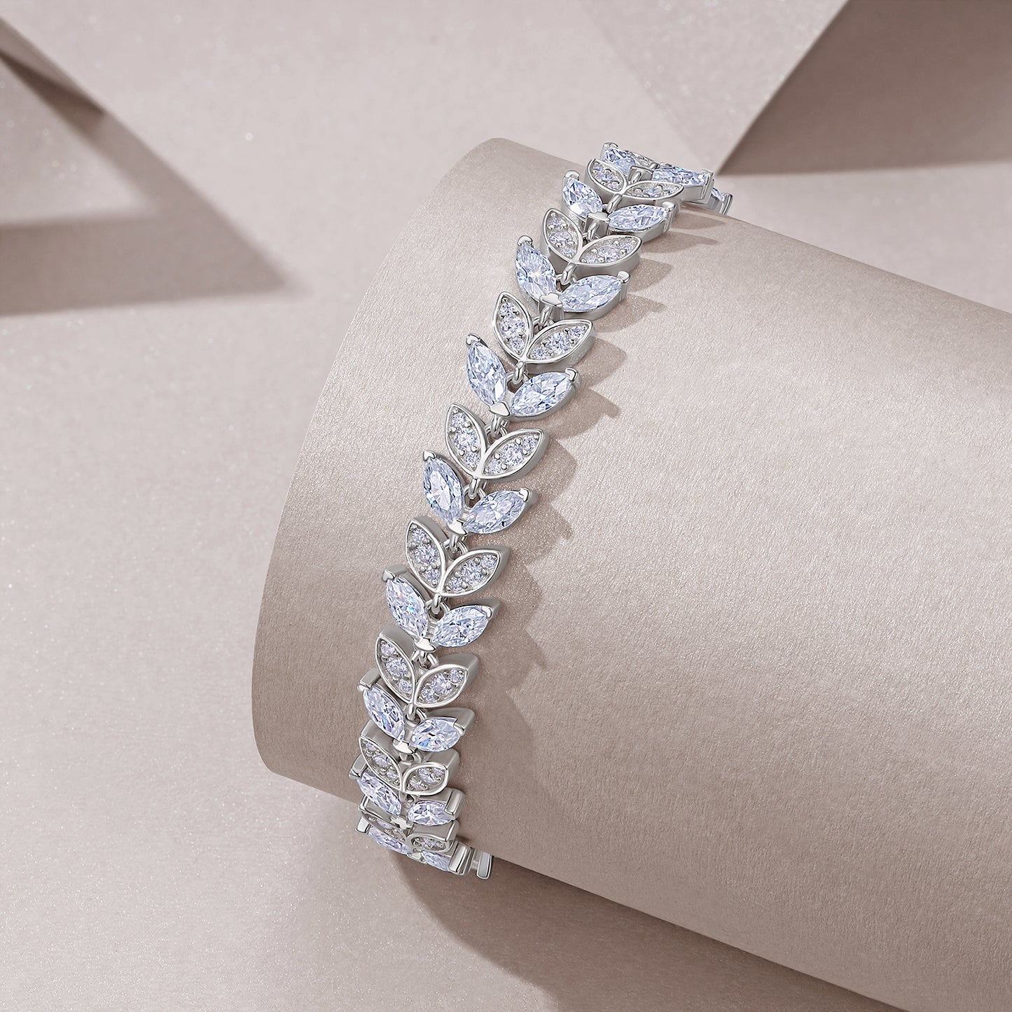 Luxury Silver Bracelet Featuring Top-quality Moissanite D Color VVS, Made Of S925 Silver Electroplated With Platinum.