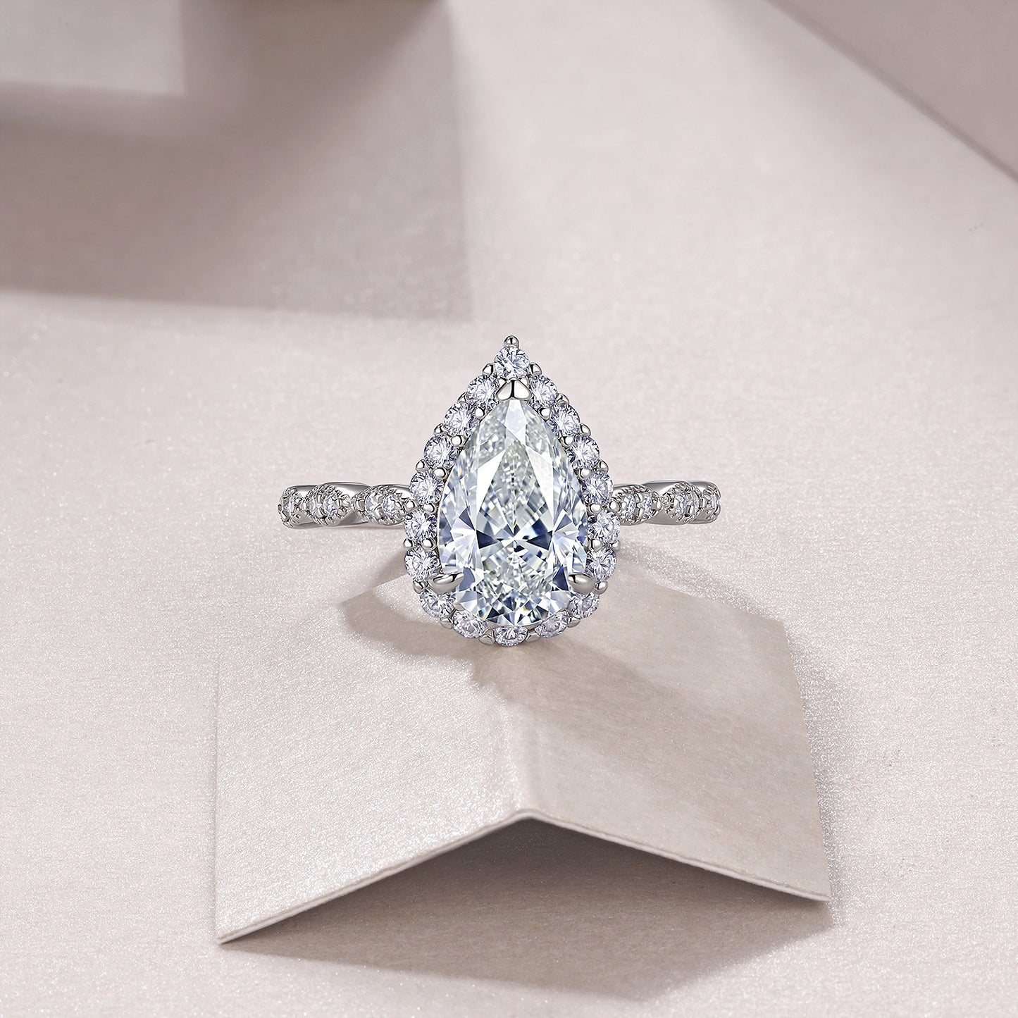 Pear-shaped Moissanite Set With Top-quality Moissanite D Color VVS ,  Luxury  Silver Ring S925 Silver Electroplated With Platinum